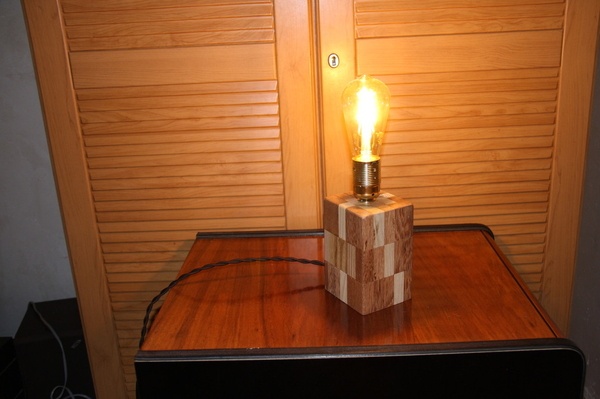 Lampe de chevet en bois de bout