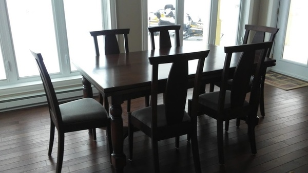 Table avec rallonge a l'italienne et 8 chaises