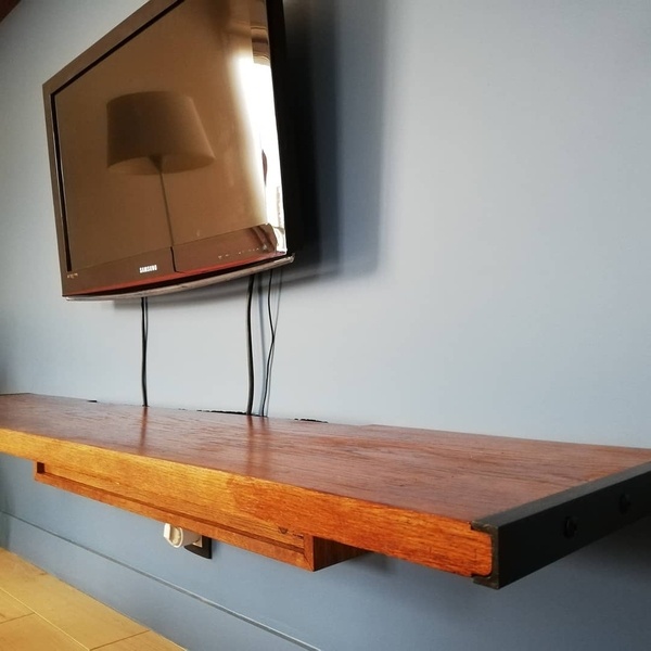 Étagère et Cache câble sous étagère