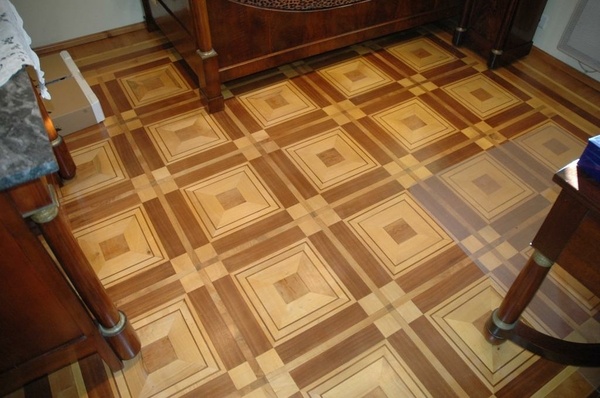 le parquet du bureau (vernis pas terrible)