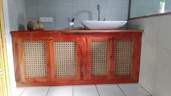 Meuble de salle de bain acajou d'Afrique