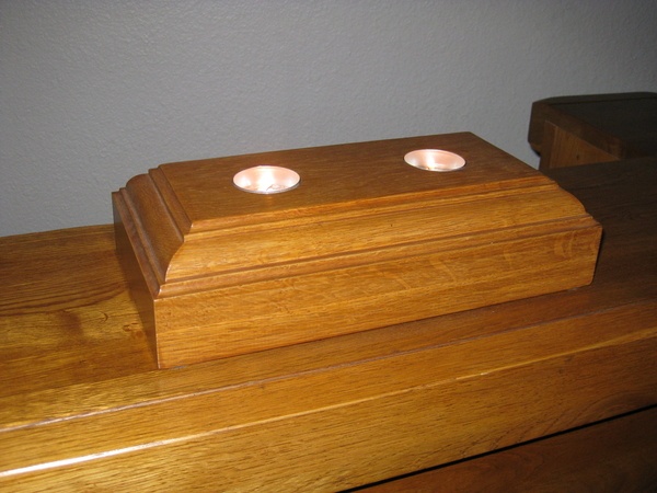 Une chute de bois? allez hop deux trous une moulure un bougeoir !