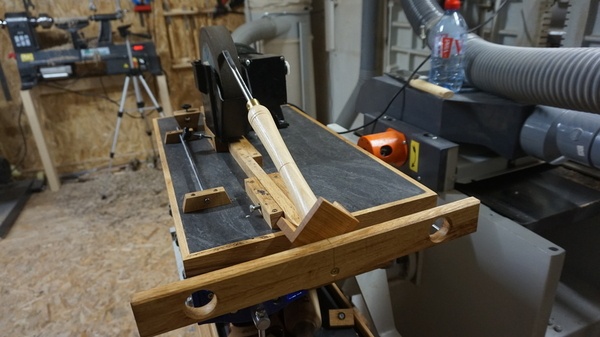 Station d'affûtage pour outils de tournage