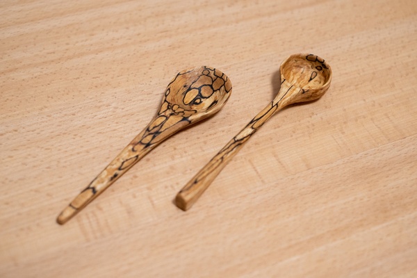 Des cuillères à taches