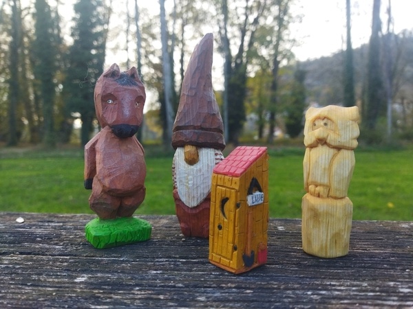 Un cheval, un nain, une chouette et une cabane au fond d’un jardin