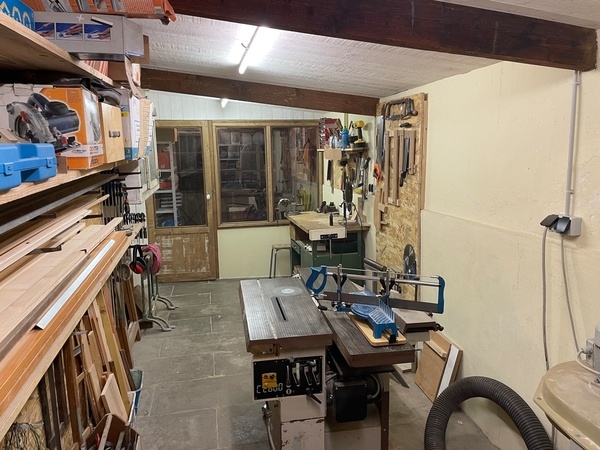 Atelier dans mon garage cloisonné