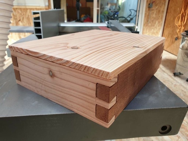 Boite assemblage queues d'aronde