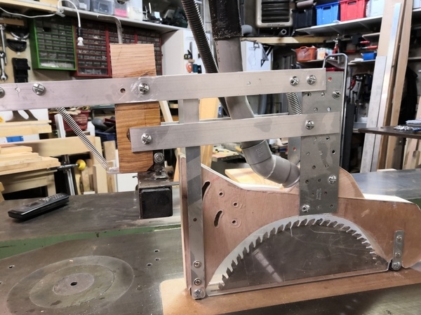 Protection de la scie circulaire