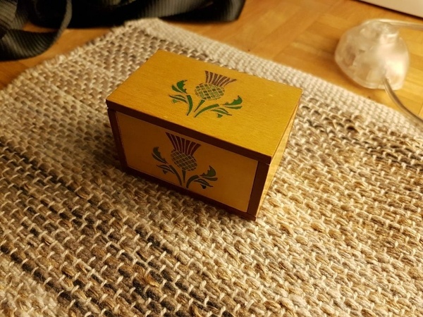 Boite à secret marquetée