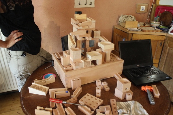 ça amuse les grands et les petits, et ça fait réfléchir aussi.