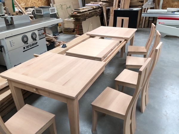 Table avec allonge et coulisse en bois et chaise en hêtre