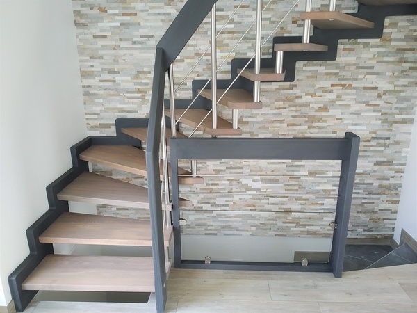Escalier bois inox avec limons découpés