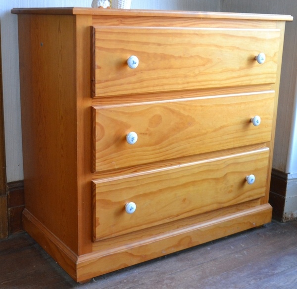 Commode simple en pin