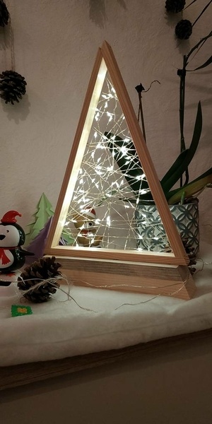 Montagne de Noël lumineuse en bois de palette