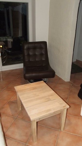 Une Petite Table de Salon