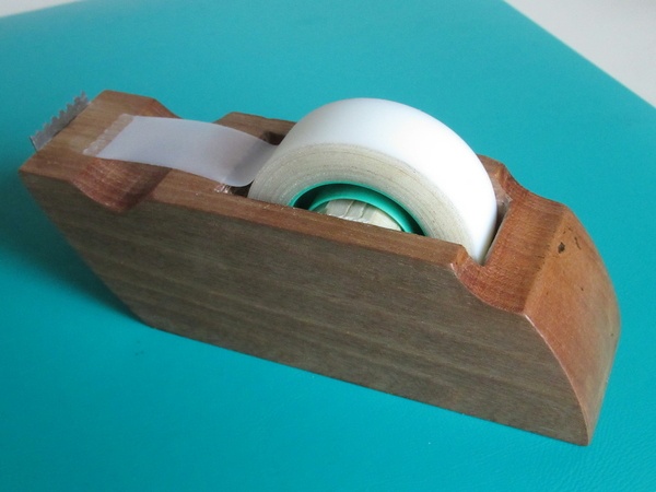 Dévidoir pour ruban adhésif