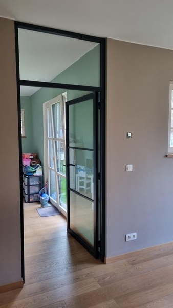 Porte vitrée avec imposte