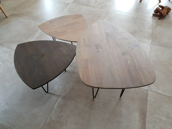 Tables gigognes, pieds industriels