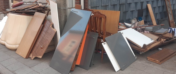 Les chaises par exemple ça vaut pas la peine : pas assez de viande.