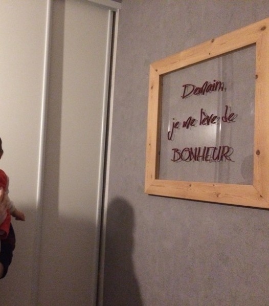 cadre installé sur son mur