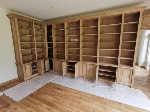 Bibliothèque ancienne chênes