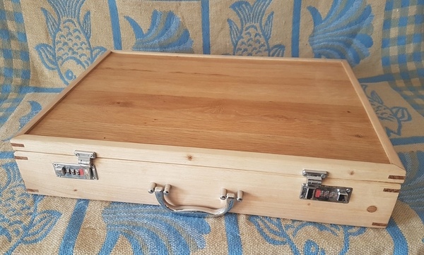 Une valise pour couteau