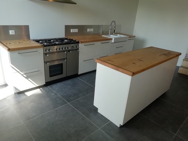 Plan de travail en châtaignier et noyer