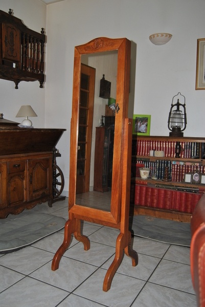 Un psyché en frêne