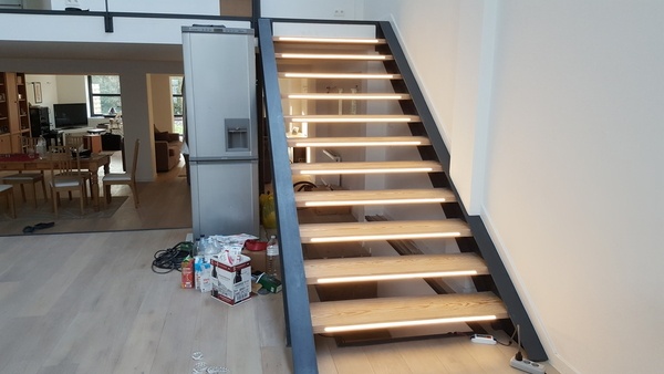 Mise en lumière d'un escalier industriel