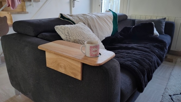 Accoudoir/repose tasse pour canapé