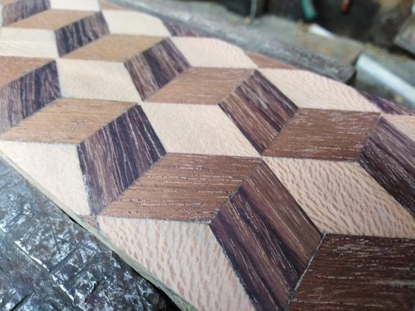 Marqueterie jeux fond cube