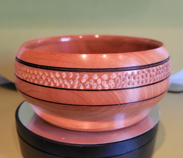 Bol en merisier avec essai de sculpture à la fraise f