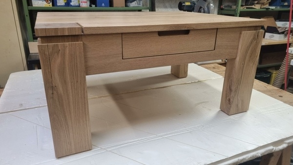 Table basse moderne en chêne