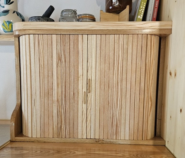 Meuble à rideaux bois
