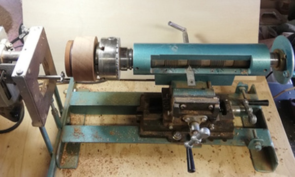 Boite avec couvercle fileté