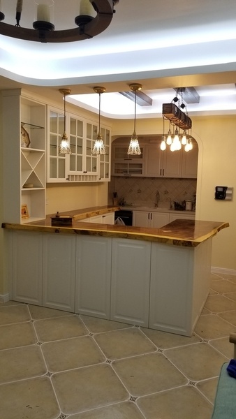 Elements de cuisine avec plan de travail en noyer massif