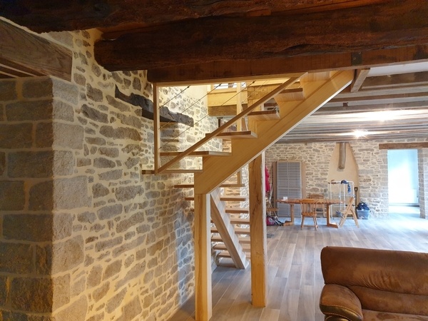 ESCALIER LIMON CENTRAL EN FRENE