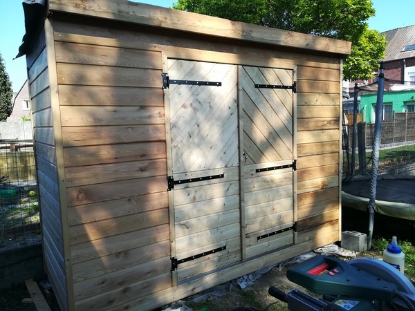 Fabrication Abri de jardin en mélèze
