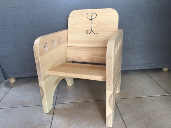 Petite chaise pour enfant en frêne et sa petite table
