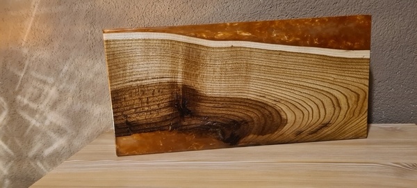 Planchette apéros en cytise et en résine