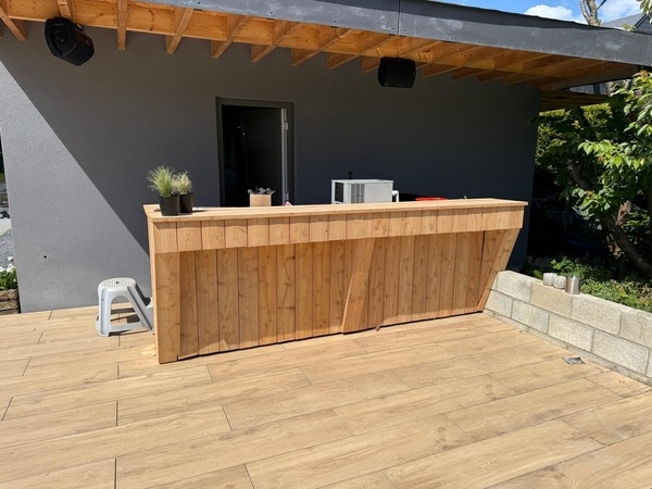 Bar bardé en mélèze