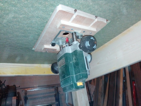 Défonceuse sous table