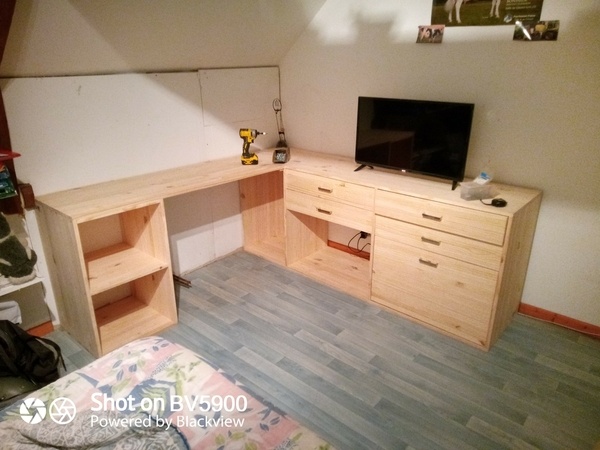 Meuble d angle TV a tiroir  et bureau