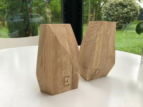 Beau serre livre en chêne