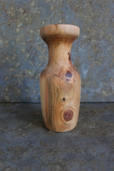 Petit vase en cade pour fleurs séchées