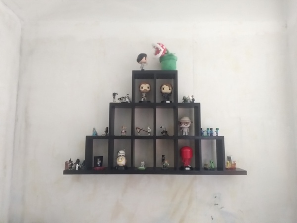 Etagère à figurines