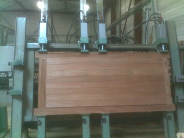 collage a la cadreuse hydrolique