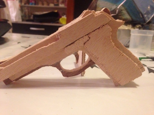 Pistolet en bois chantournage