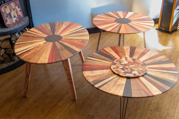 3 Tables - Cuisine, basse, salle à manger. En rayons de soleil !