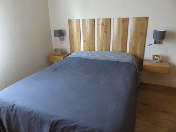 Tête de lit + chevets suspendus